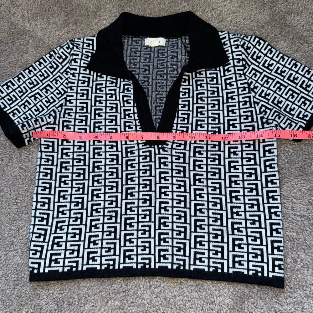 Debut Short Sleeve Crop Black and White Pattern Medium - Picture 4 of 7